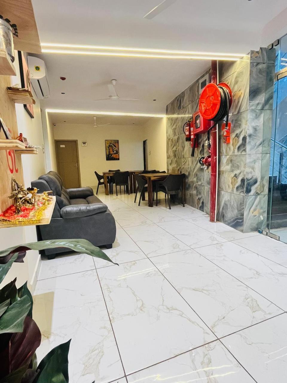 Hotel Royal Sky Morbi Dış mekan fotoğraf